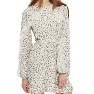 ✨Last day✨NWT Topshop Daisy Print Dress